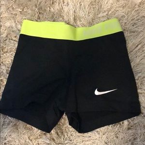 🌼 NIKE Pro Spandex